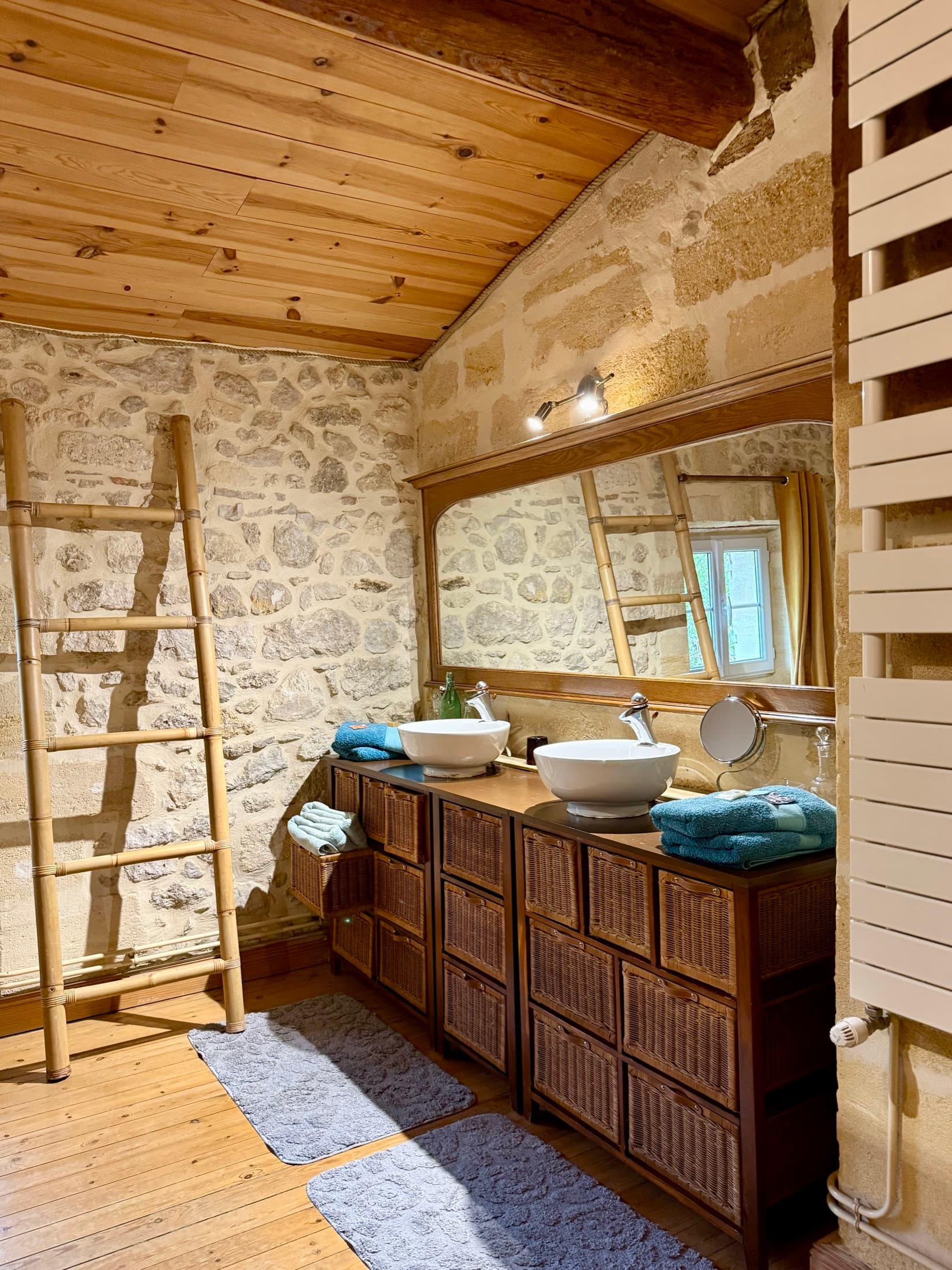 Grande salle de bain de la chambre Charles Hayes