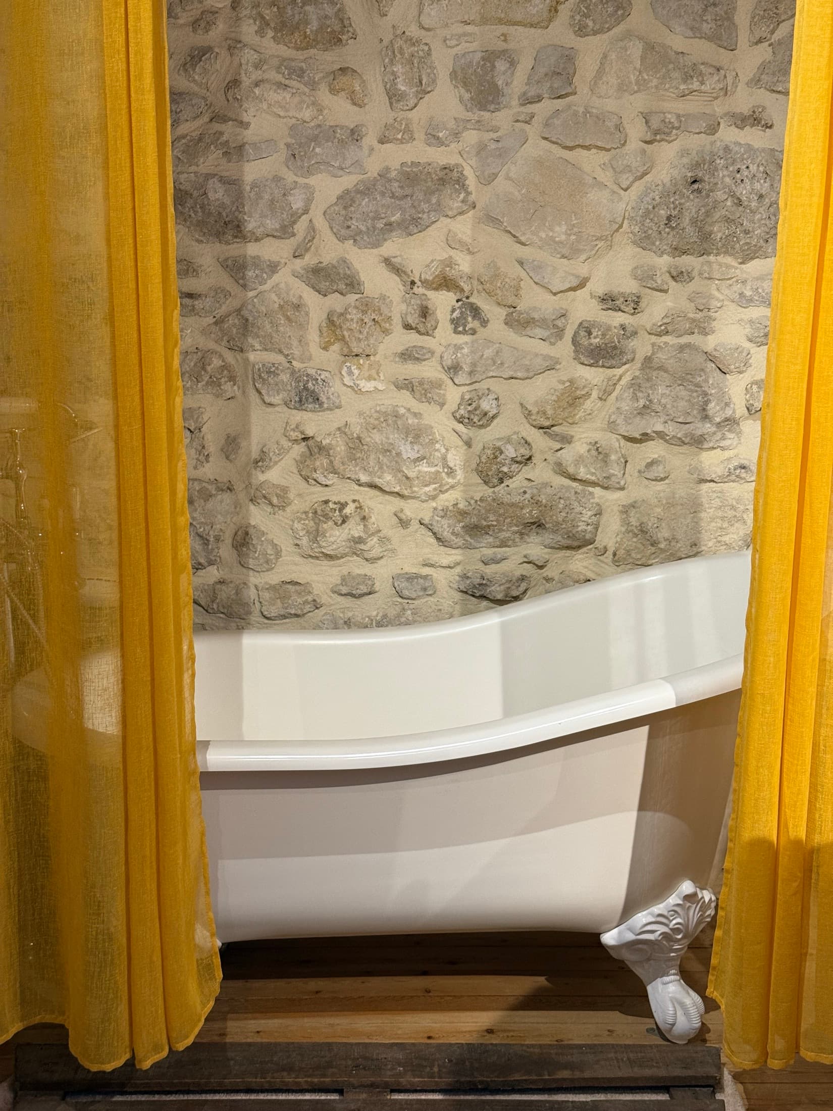 Bathtub in the Aliénor room